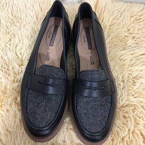 Clarks nice pair of penny loafers size 7.5